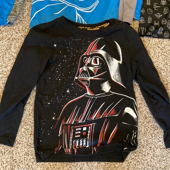 Star Wars size 5 boys long sleeve shirts - Picture 4 of 5